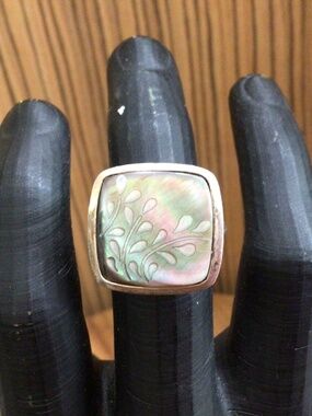 Silpada fern leaf 925 Thai silver ring. Kinda Iridescent Size 7.